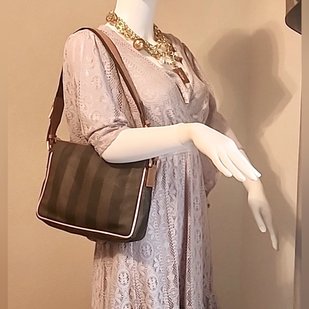 Fendi Shoulder Bag
30% PRICE DROP!